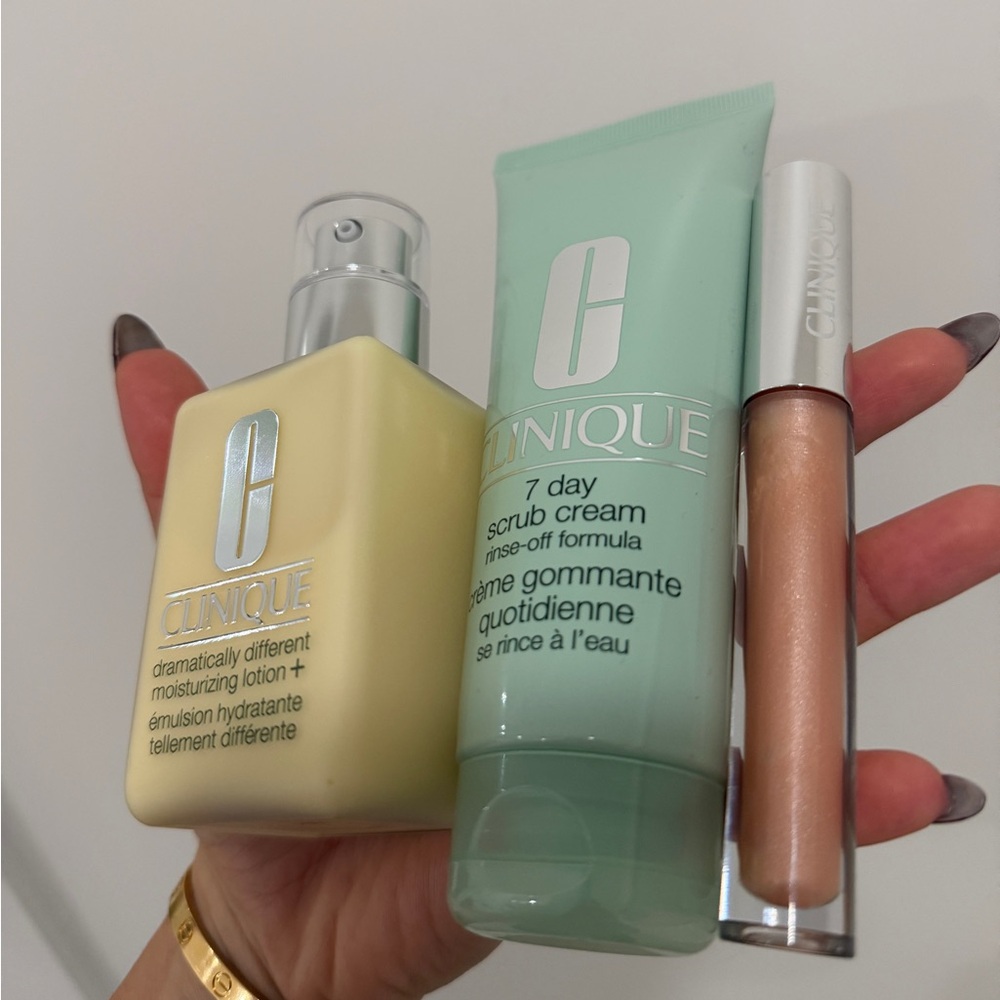 BRAND NEW: Clinique Moisturizing, Scrub and Lip Gloss set